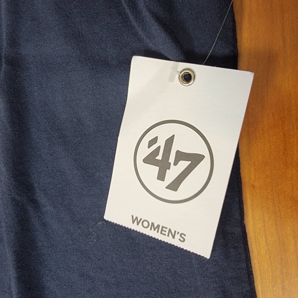 NWT Women's '47 MLB Red Sox Circle Logo Scoop Neck Navy Short Sleeve Tee - M - Picture 5 of 7